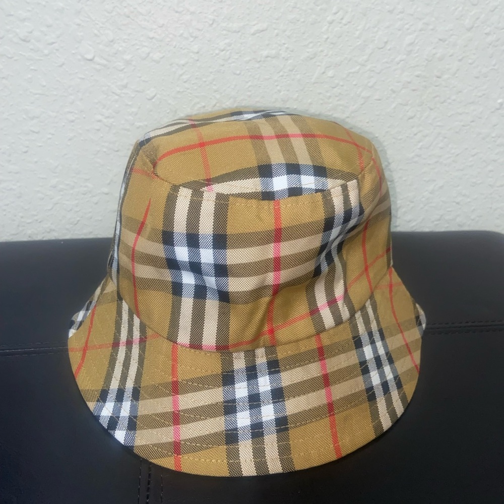 Women’s Burberrys Bucket Hat